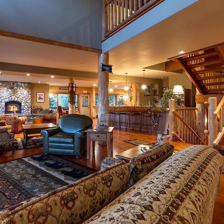 Vagabond Lodge At Kicking Horse 골든 외부 사진
