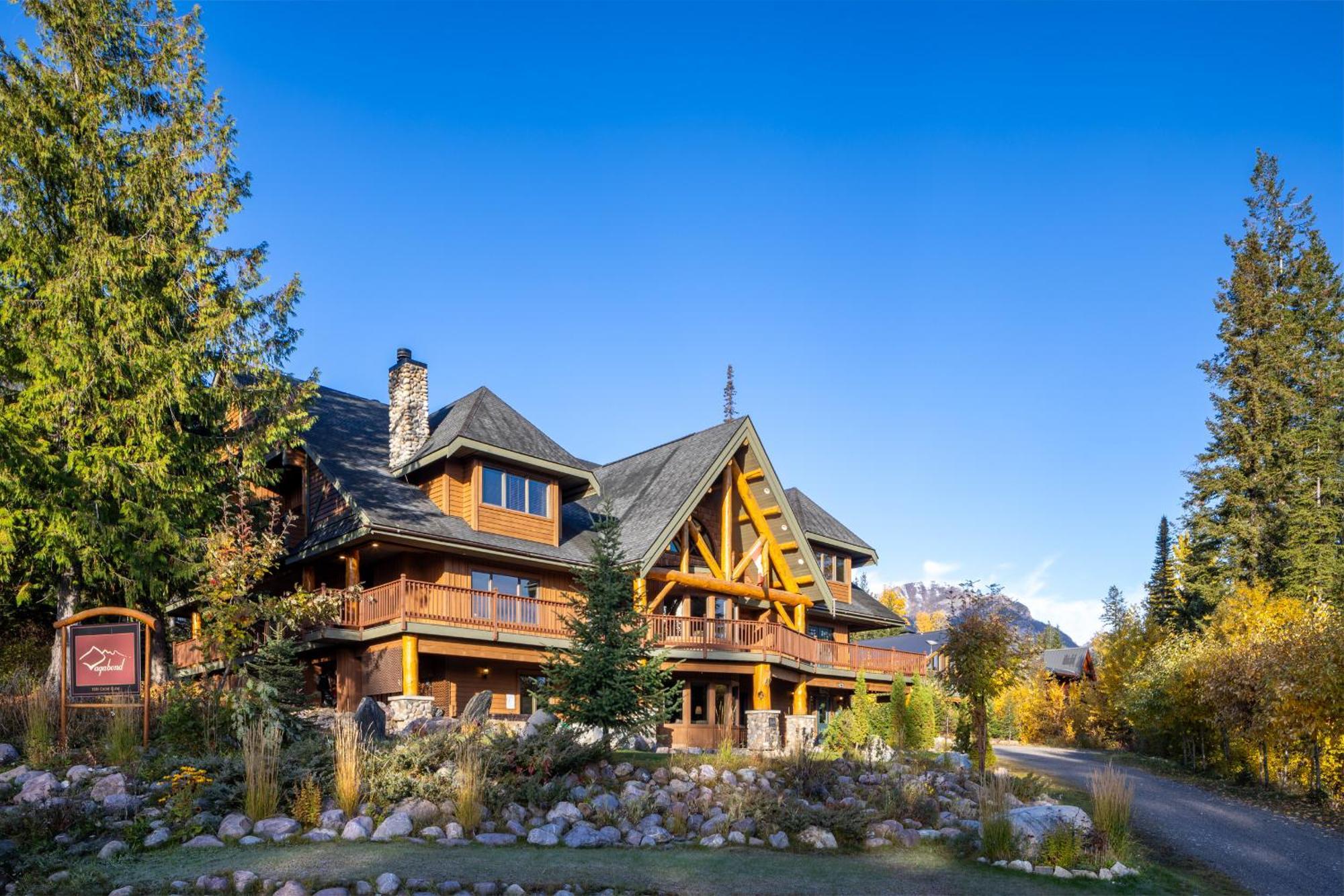 Vagabond Lodge At Kicking Horse 골든 외부 사진