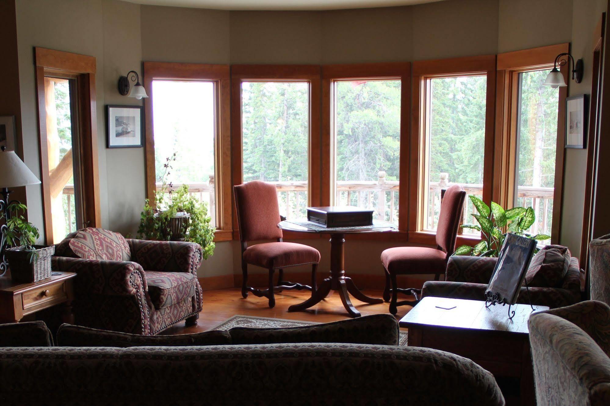 Vagabond Lodge At Kicking Horse 골든 외부 사진